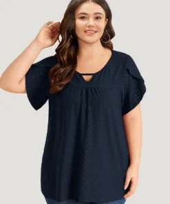 Plain Geometric Eyelet Keyhole Petal Sleeve T-shirt -Clothing Shop 10471622 uo