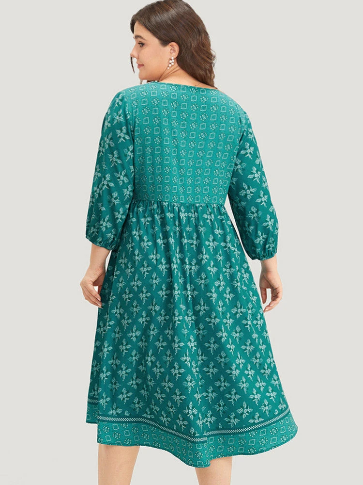 Bandana Print Tie Neck Button Detail Dress 6 Bandana Print Tie Neck Button Detail Dress - Image 4