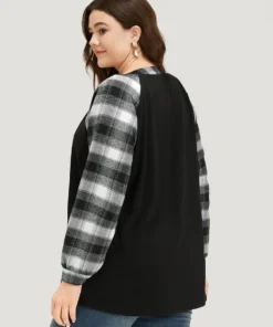 Plaid Patchwork Notched Button Detail Sweatshirt 26 Plaid Patchwork Notched Button Detail Sweatshirt -Clothing Shop 314085234 gw d5fbcb20 5a02 4b59 baa0 d41629663883