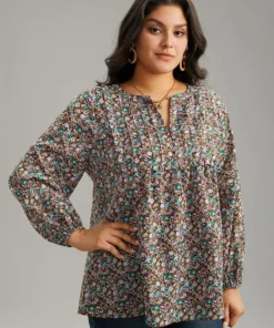 Ditsy Floral Notched Frill Trim Blouse -Clothing Shop 37633902 ou 3697307d 7001 47a4 a91e c9ef9853bdff