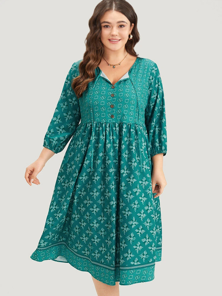 Bandana Print Tie Neck Button Detail Dress 7 Bandana Print Tie Neck Button Detail Dress - Image 5