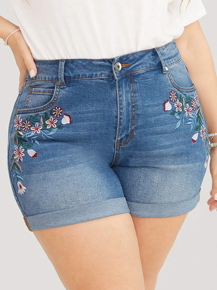 Slightly Stretchy Light Wash Floral Embroidered Roll Hem Denim Shorts 7 Slightly Stretchy Light Wash Floral Embroidered Roll Hem Denim Shorts - Image 5