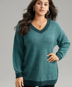 Solid Plisse V Neck Split Side Pullover