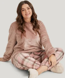 Solid Flannel Round Neck Plaid Pajama Set -Clothing Shop 4 e36712cb 5508 4fb7 94b1 a18dde90843f