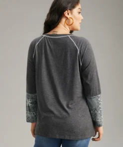 Bandana Print Crew Neck Raglan Sleeve T-shirt -Clothing Shop 501922959 oz 8eec8ba7 fd0b 4f9d af2a 4d757074582f