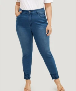 Very Stretchy High Rise Medium Wash Embroidered Scalloped Hem Jeans