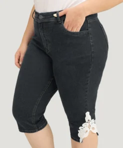 Very Stretchy High Rise Medium Wash Guipure Lace Knee Denim Shorts -Clothing Shop 579166949 oj