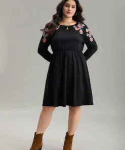 Supersoft Essentials Floral Embroidered Pocket Dress -Clothing Shop 580896723 tp