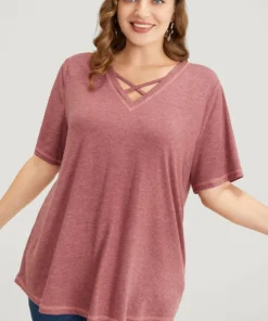 Solid Crisscross Neck Contrast Stitch T-shirt -Clothing Shop 601308448 bl 99cc1e78 b30a 4809 936e 9bc34236f5c6