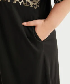 Supersoft Essentials Leopard Print Patchwork Pocket V Neck Dress -Clothing Shop 651415581 ya