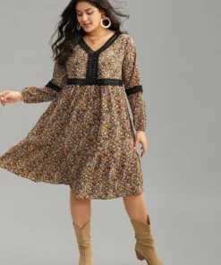 Ditsy Floral Lace Panel Lantern Sleeve Dress