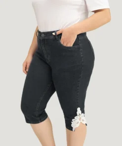 Very Stretchy High Rise Medium Wash Guipure Lace Knee Denim Shorts -Clothing Shop 689541757 ll