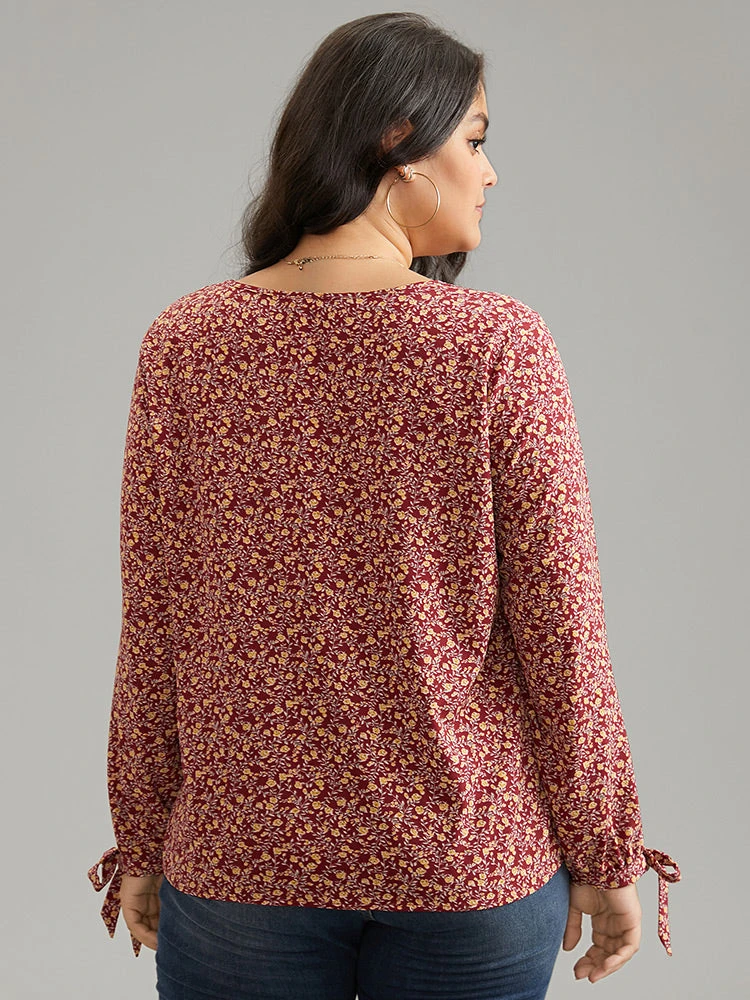 Ditsy Floral Ties V Neck Pleated Blouse 4 Ditsy Floral Ties V Neck Pleated Blouse - Image 2