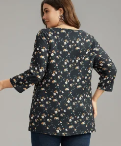 Ditsy Floral Crew Neck Plicated Detail T-shirt -Clothing Shop 872382867 qf 25baf335 8483 45db 8007 b220aaa7d3a8