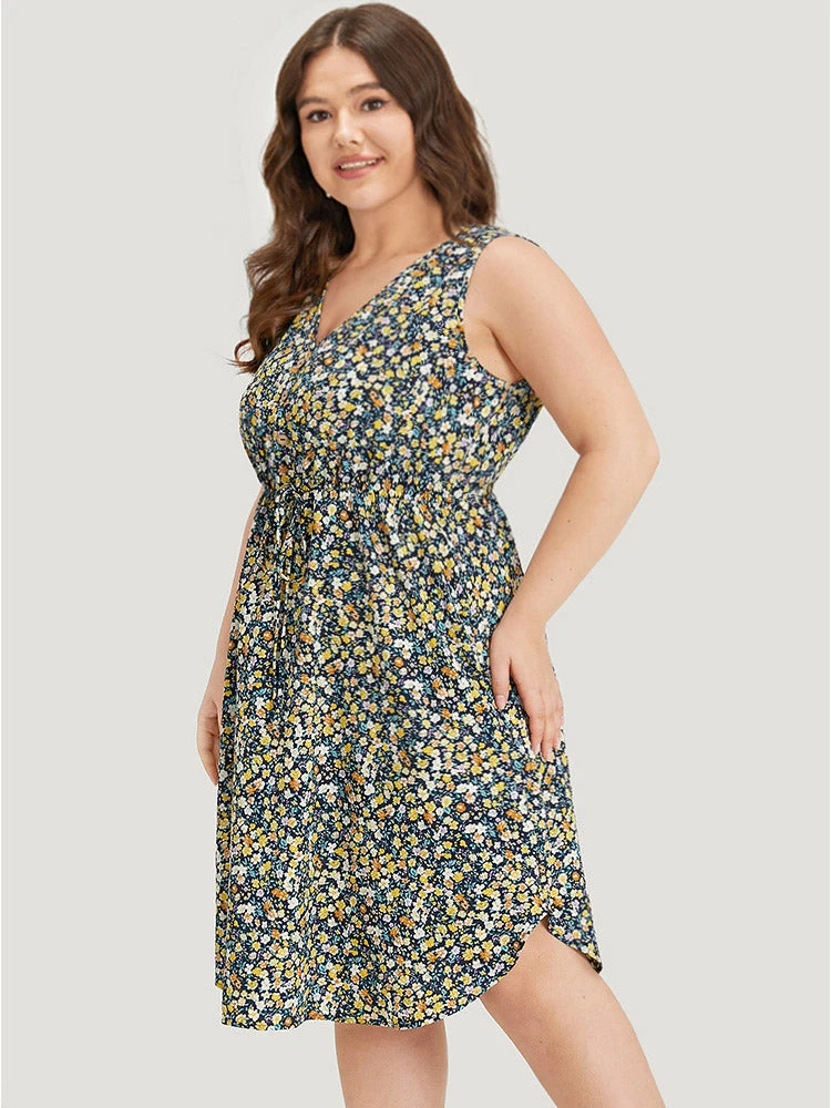 Ditsy Floral V Neck Pocket Gathered Sleeveless Dress 4 Ditsy Floral V Neck Pocket Gathered Sleeveless Dress - Image 2