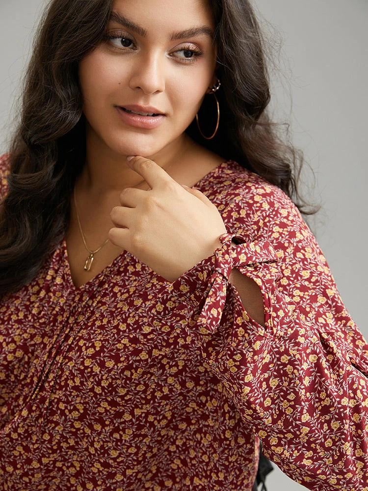 Ditsy Floral Ties V Neck Pleated Blouse 8 Ditsy Floral Ties V Neck Pleated Blouse - Image 6